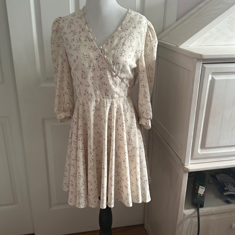 Gorgeous woman’s size 6 dress